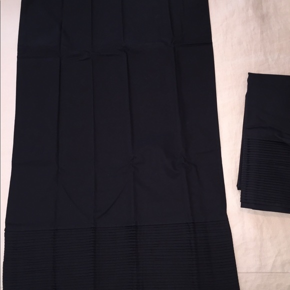 NWT pair PitchBlack  Standard/Queen Pillow Cases with pleated edge detail - Picture 12 of 13